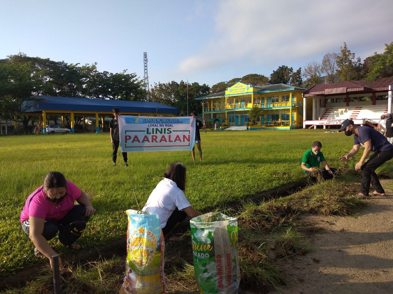 Brethren from Quezon North District help school cleanup