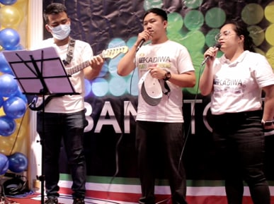Performers, audience bond in Taiwan’s KADIWA Band Together