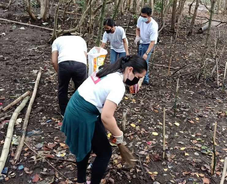 Buklod members in Bataan clean Balanga Wetland and Nature Park
