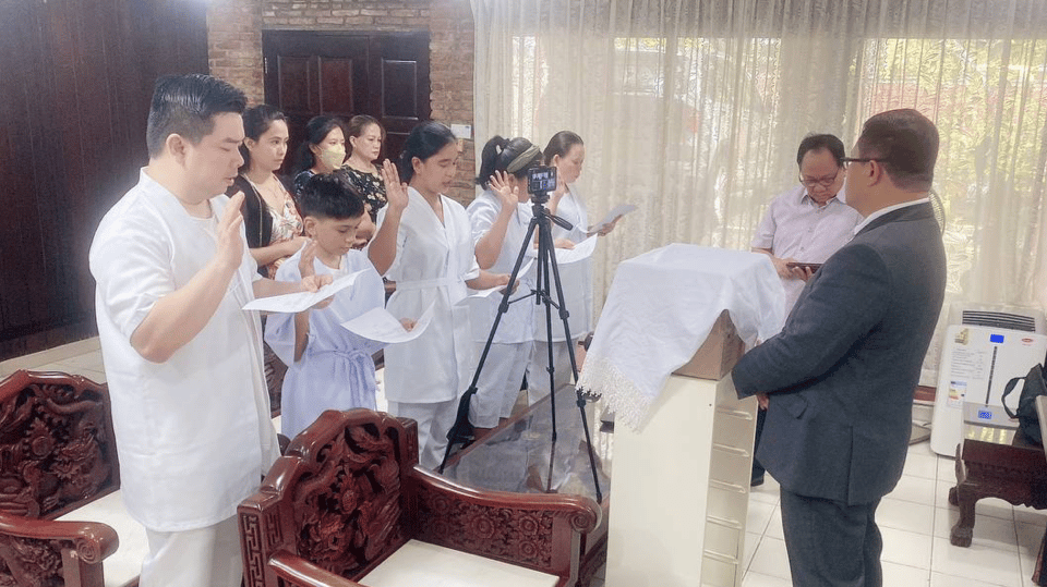 Newly baptized members in Malaysia express thankfulness to God
