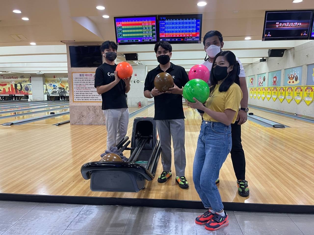 Brethren from Uijeongbu, SK bond in friendly bowling tourney