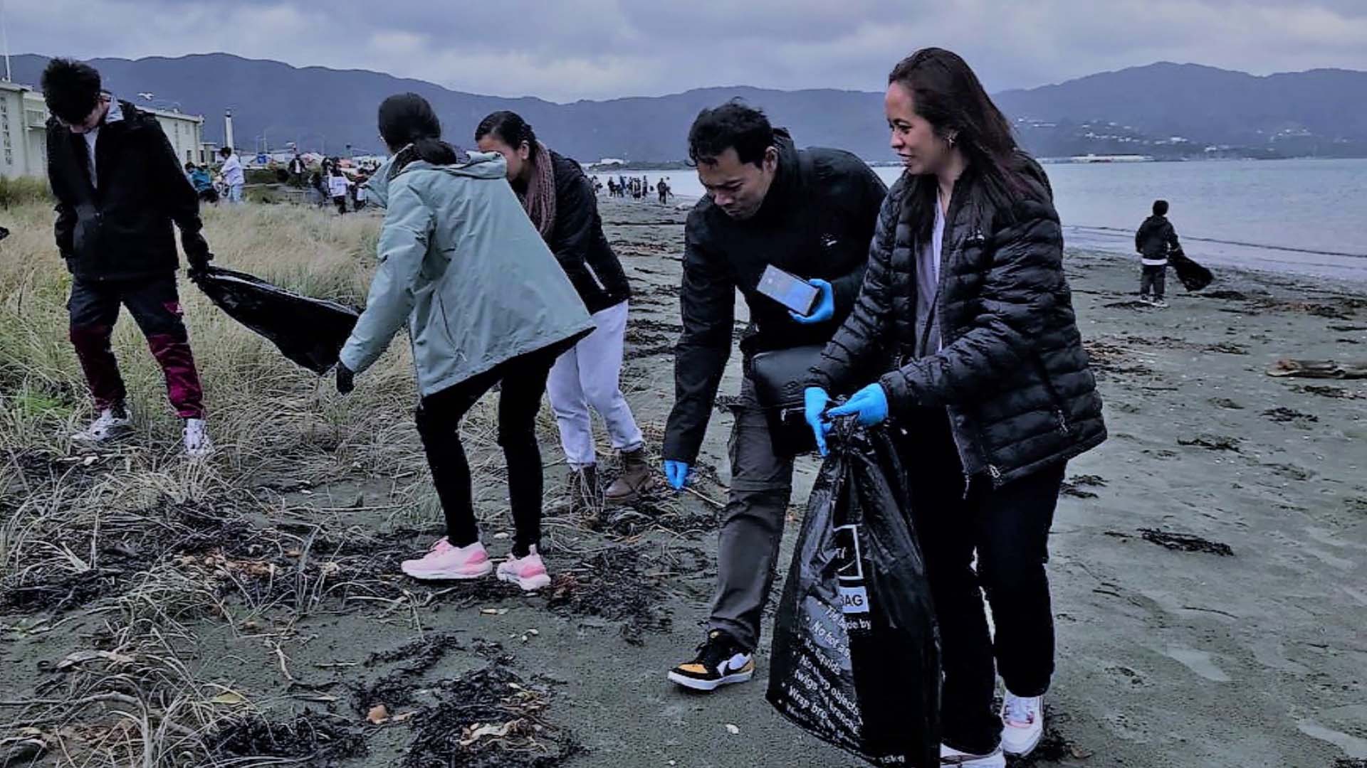 Three congregations in Wellington clean Pētone Foreshore