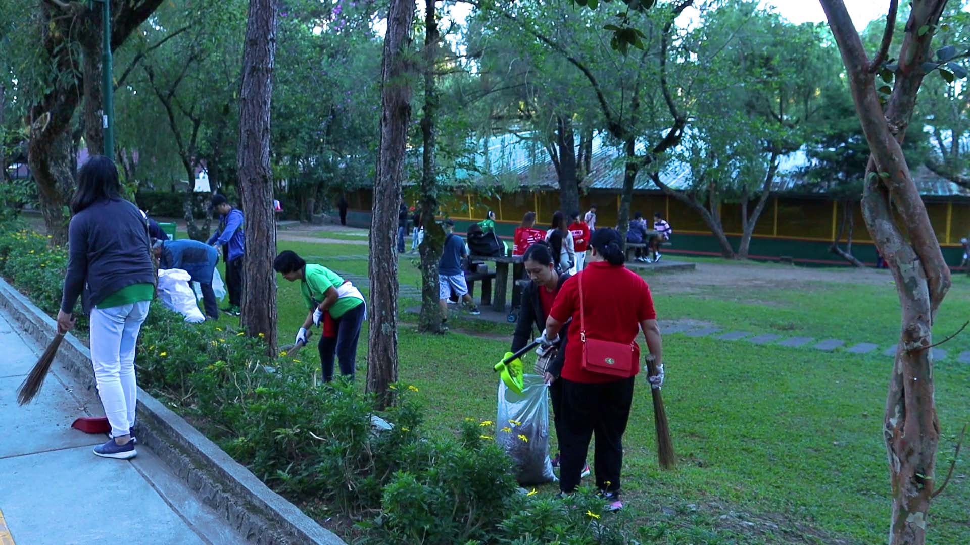 Benguet District conducts clean up activity in Burnham Park