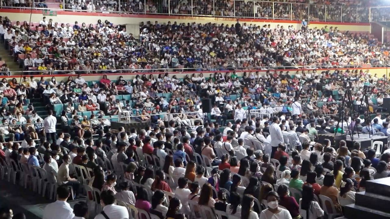 Thousands attend Makati’s evangelical mission at Cuneta Astrodome