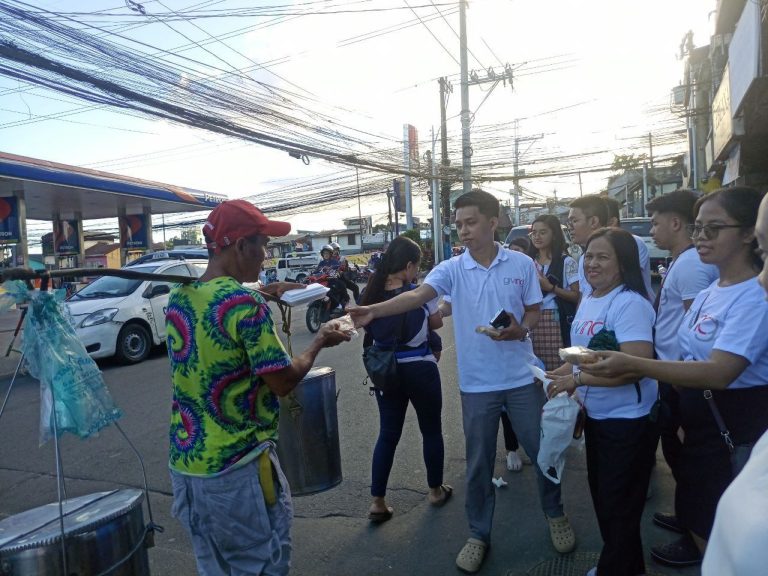 Batasan Hills 1 brethren give free snacks at Freedom Park 1