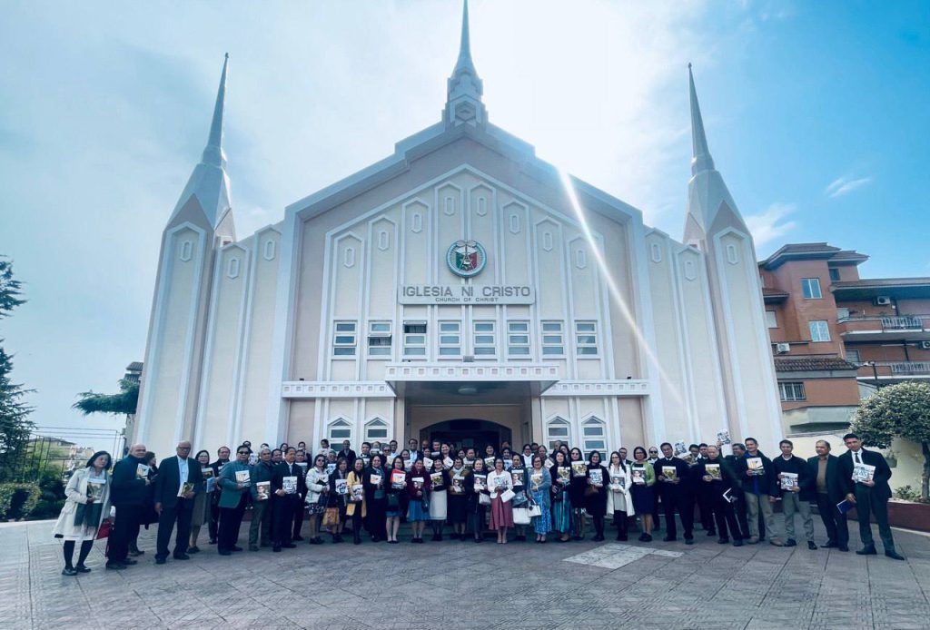 2 congregations, 2 GWS in Italy hand out Pasugo copies