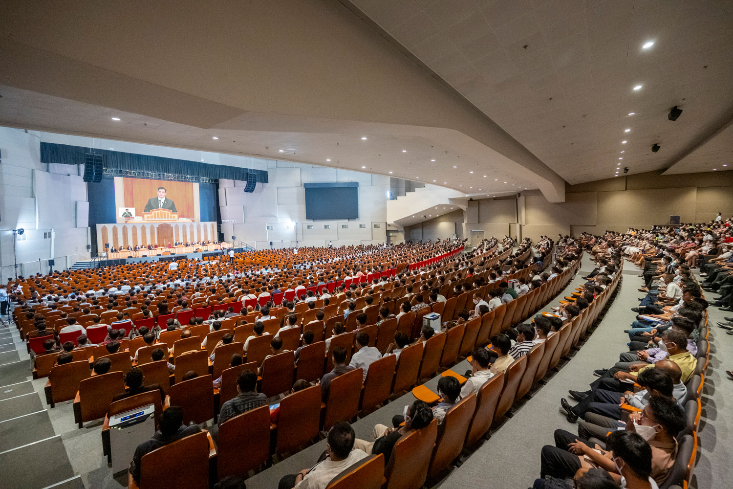 Thousands receive God’s words in Quezon City evangelical mission