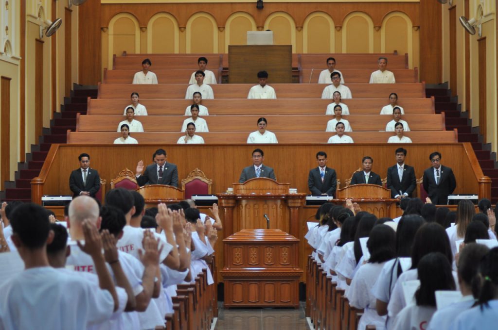 Cavite District welcomes over a hundred new members in baptism