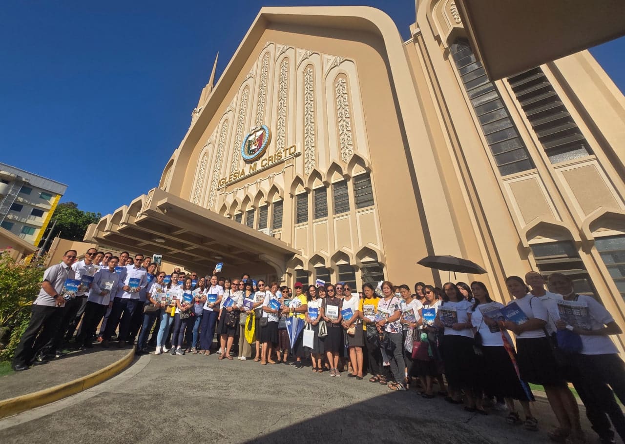 Zambales South District hands out 1,300 Pasugo magazines